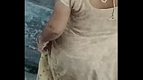 Big boob bhabhi showing her tits