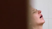 Voyeuring – girl in the bath